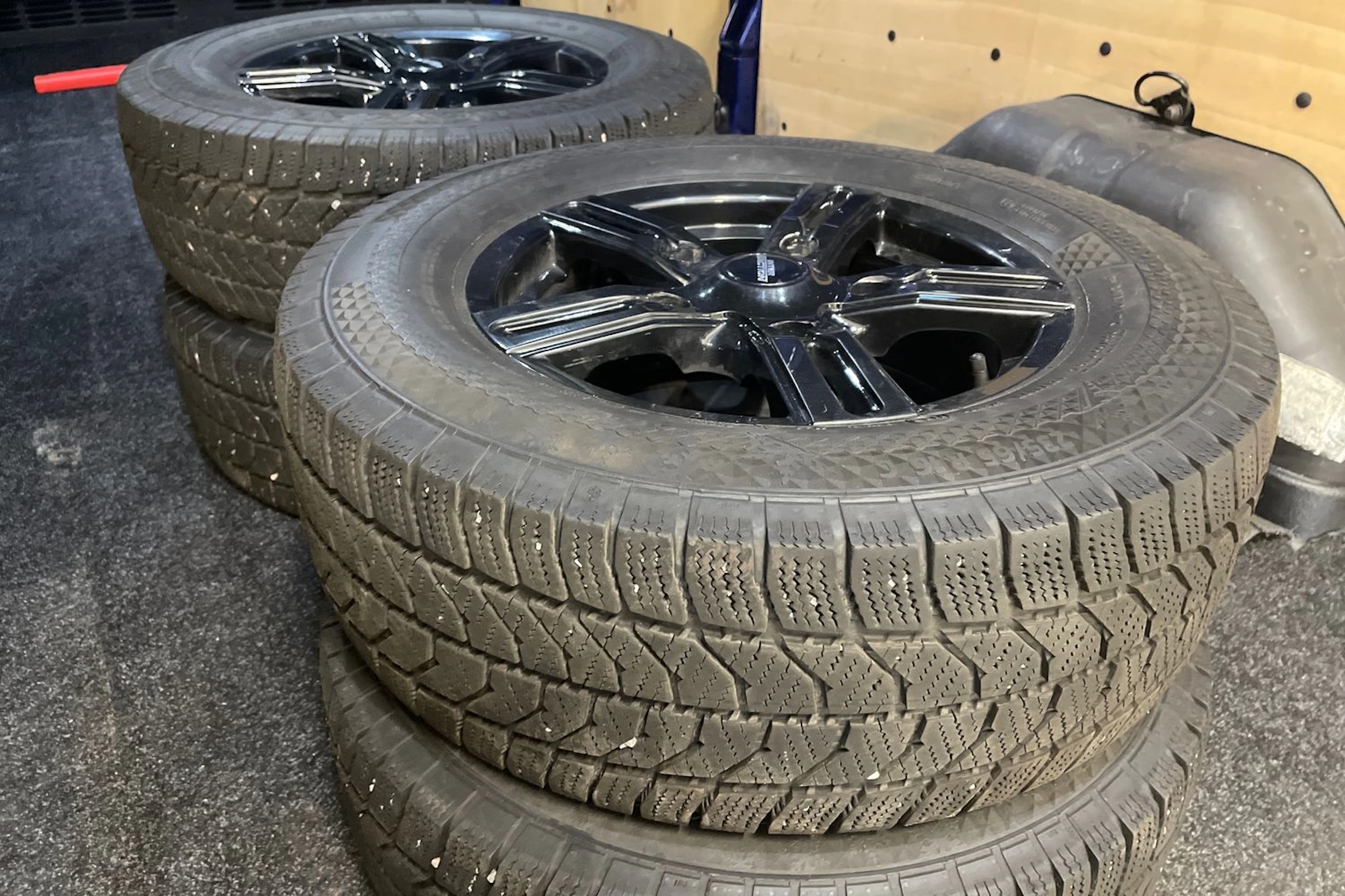 sininen Ford Transit 2019 kuva 21.
