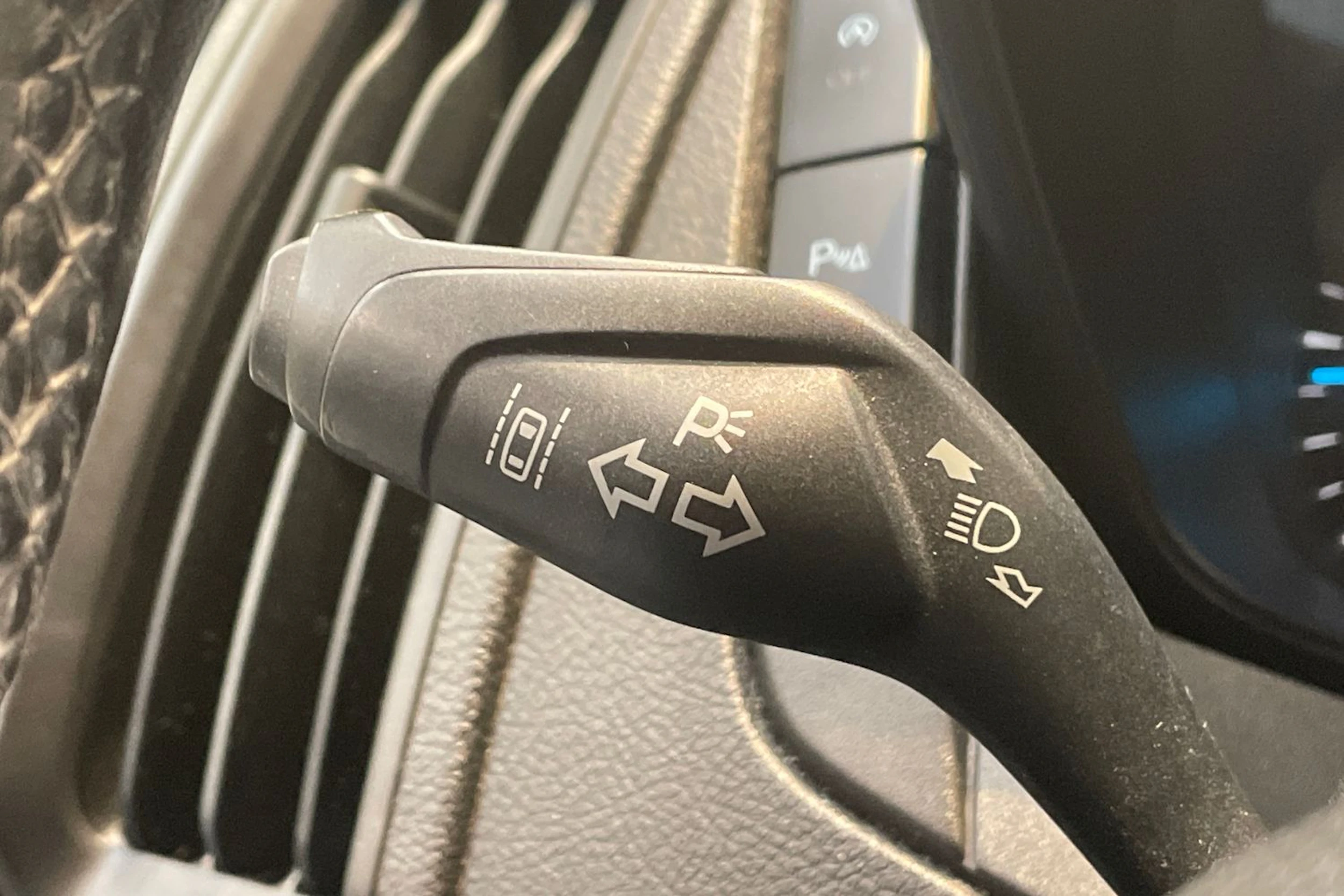 sininen Ford Transit 2019 kuva 24.