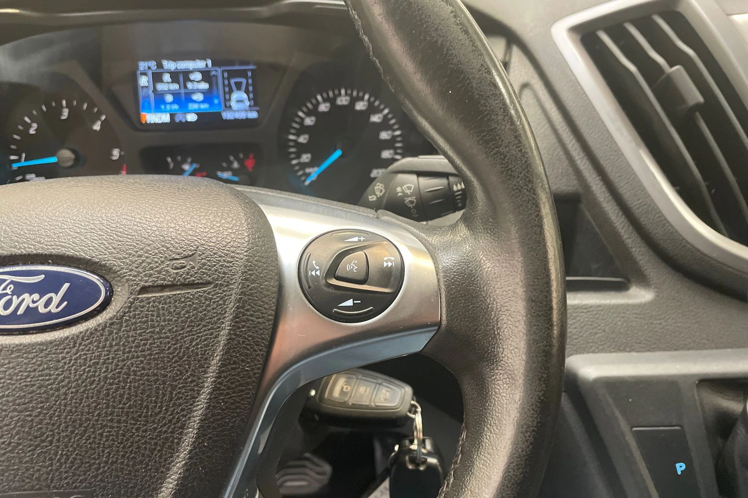 sininen Ford Transit 2019 kuva 26.
