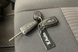 sininen Ford Transit 2019 kuva 34.