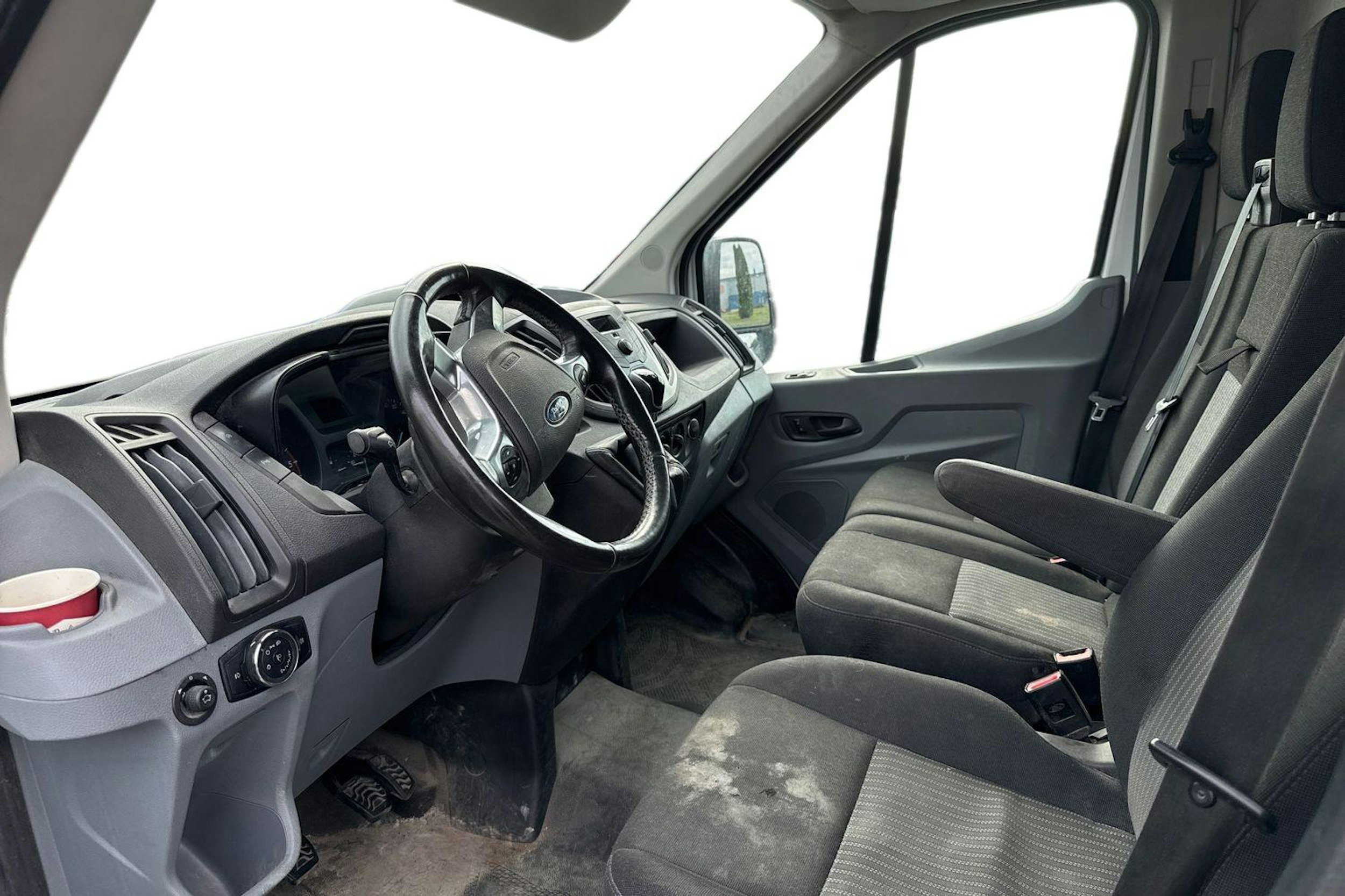 valkoinen Ford Transit 2018 kuva 3.