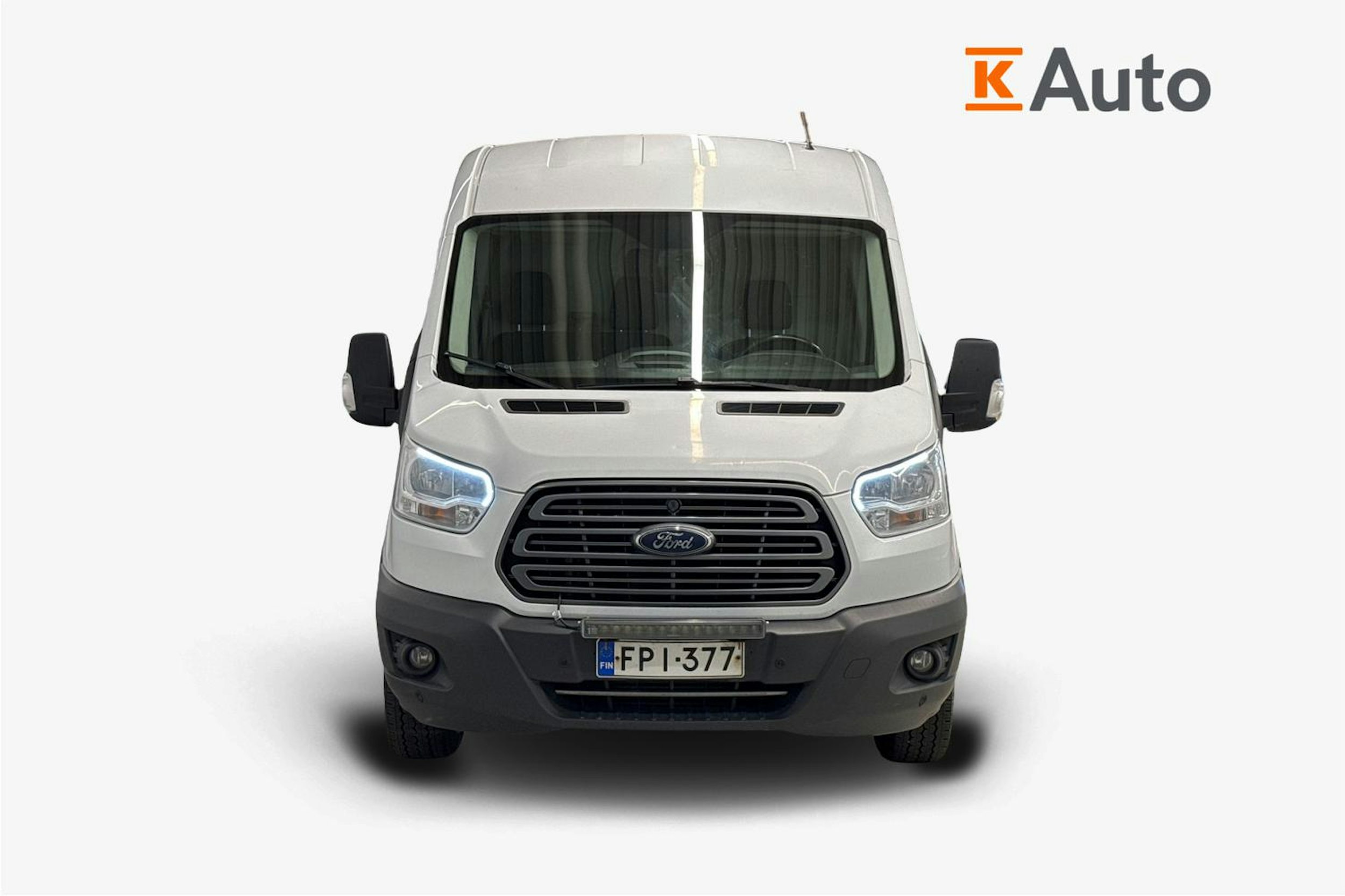 valkoinen Ford Transit 2018 kuva 5.