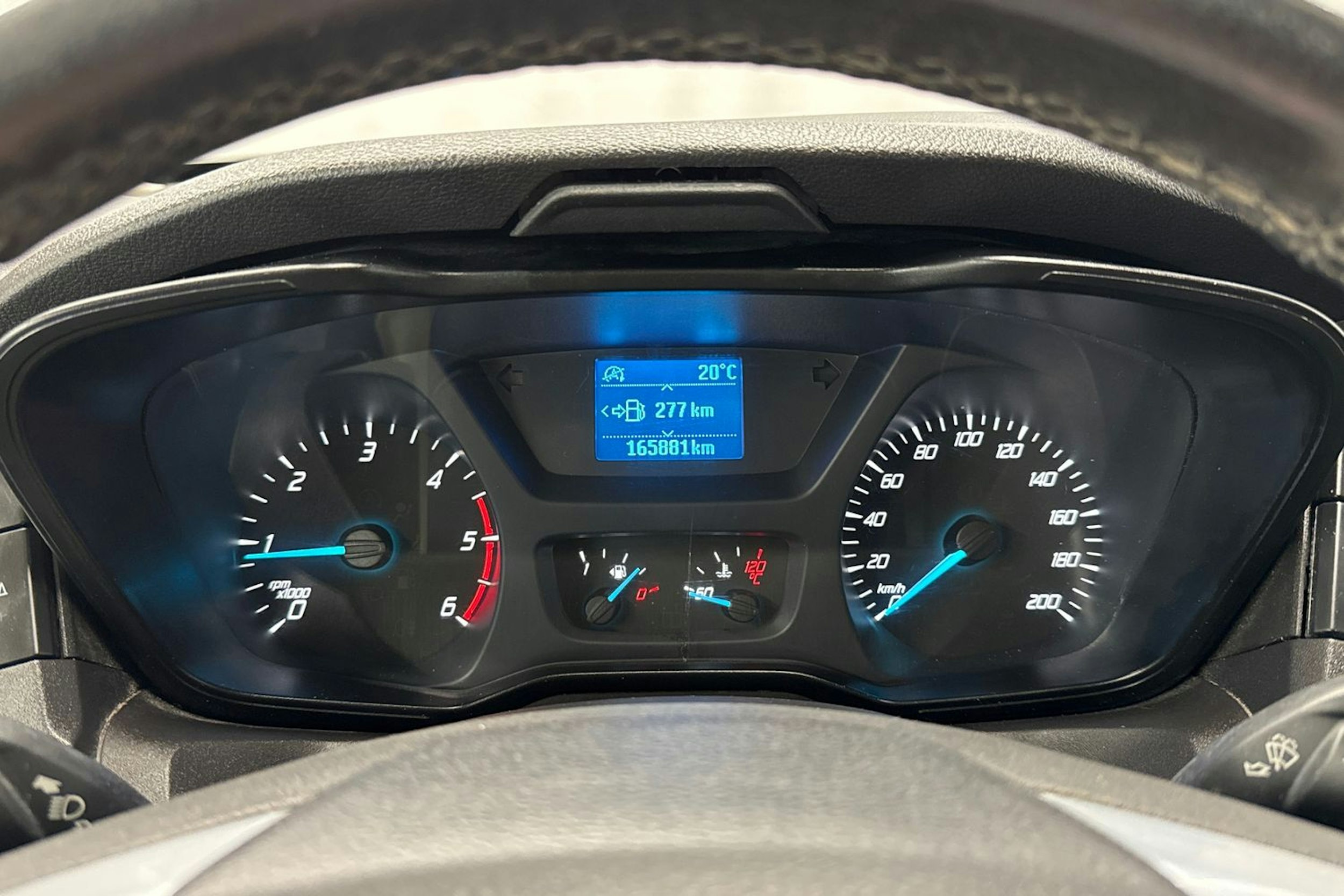 valkoinen Ford Transit 2018 kuva 16.