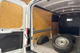 valkoinen Ford Transit 2018 kuva 23.