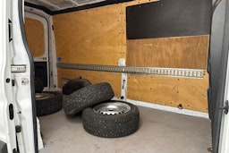 valkoinen Ford Transit 2018 kuva 24.