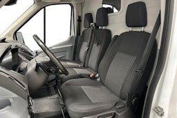 valkoinen Ford Transit 2018 kuva 6.
