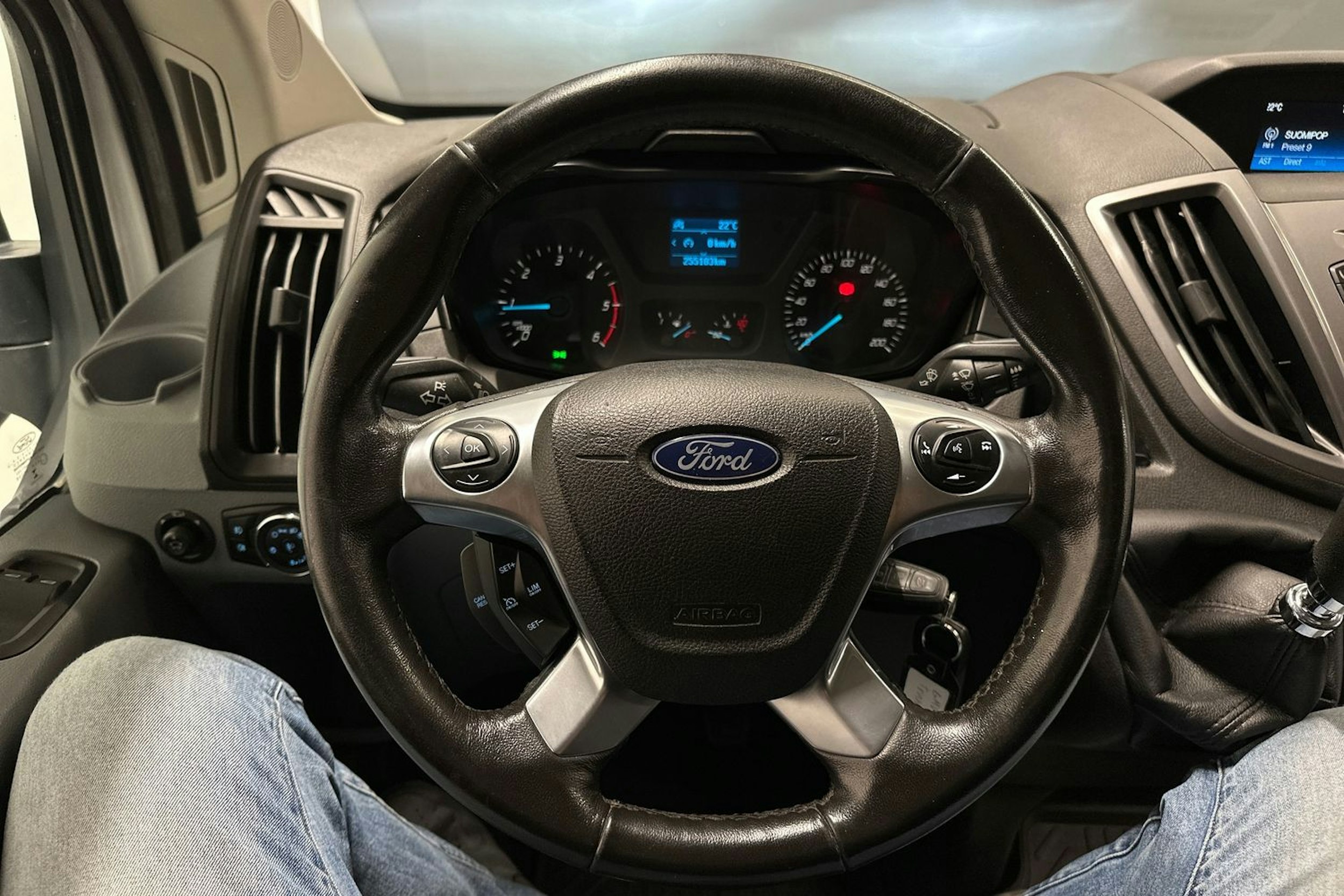valkoinen Ford Transit 2018 kuva 10.