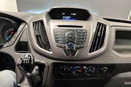 valkoinen Ford Transit 2018 kuva 11.