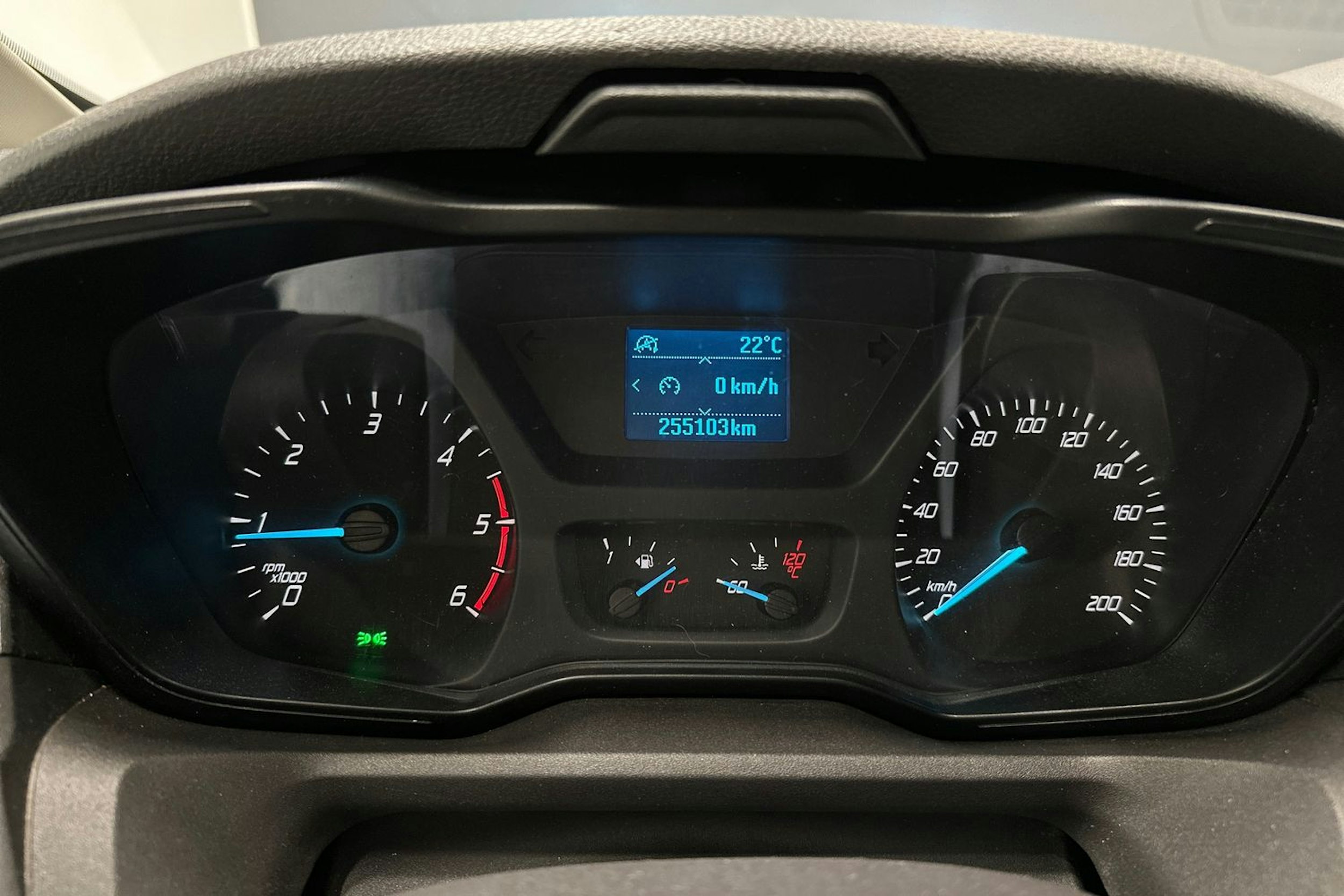 valkoinen Ford Transit 2018 kuva 12.