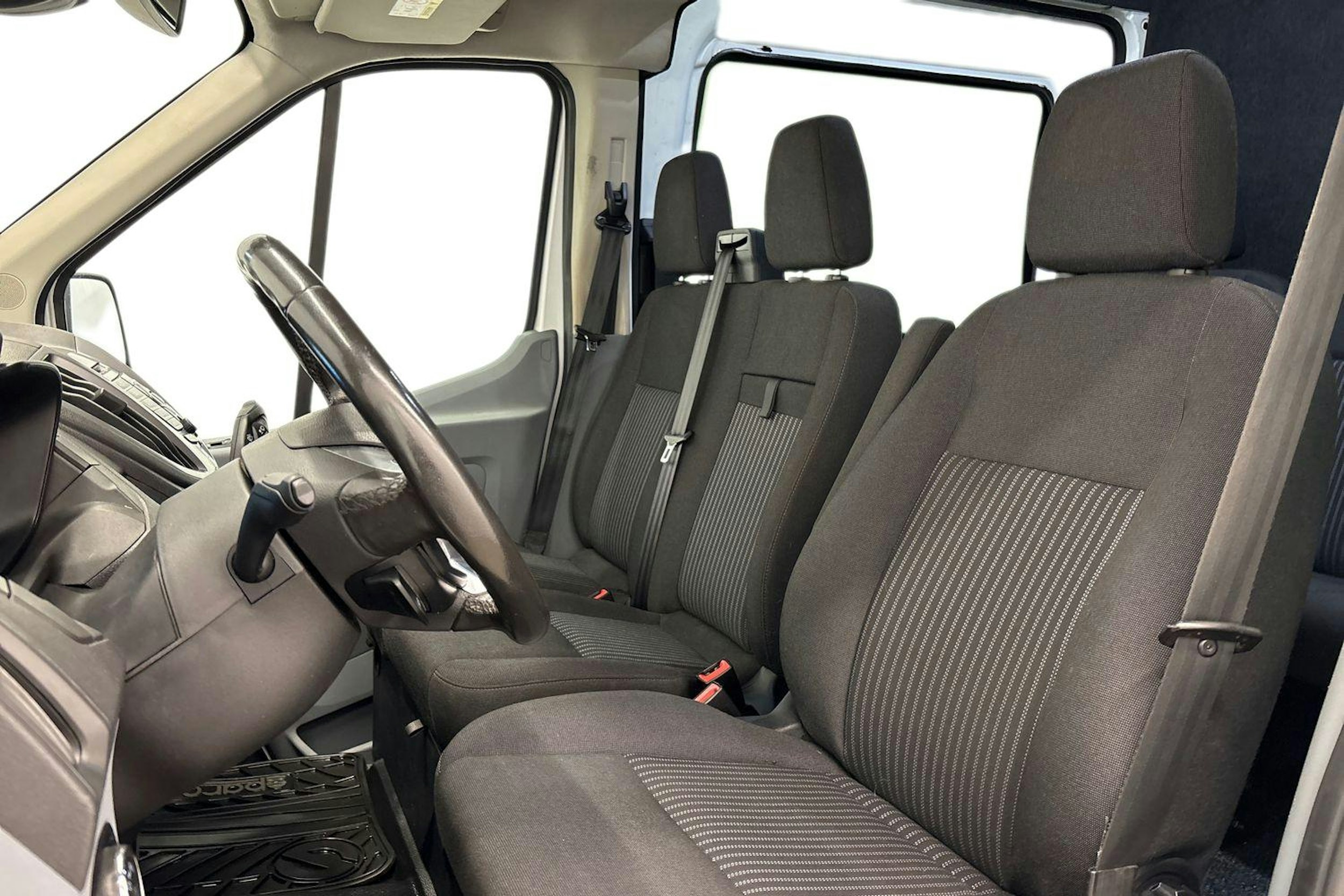 Valkoinen Ford Transit 2018 kuva 10.