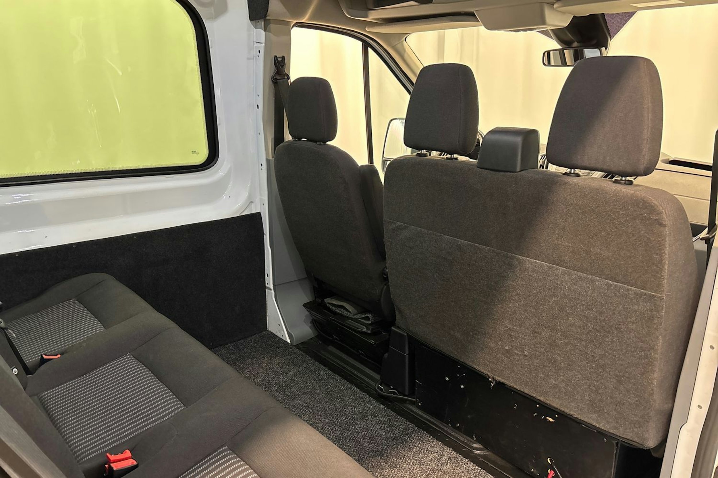 Valkoinen Ford Transit 2018 kuva 16.