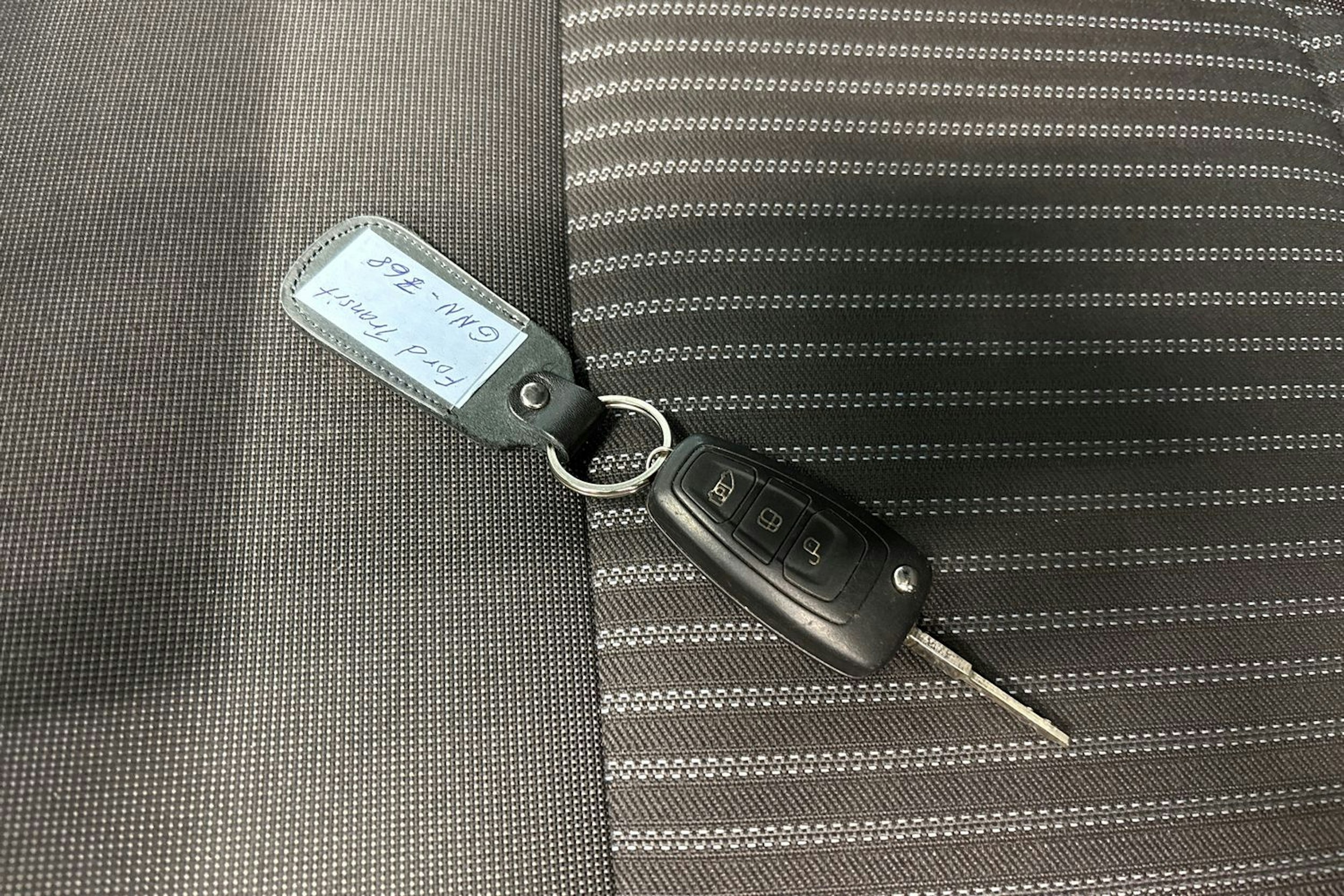 Valkoinen Ford Transit 2018 kuva 27.