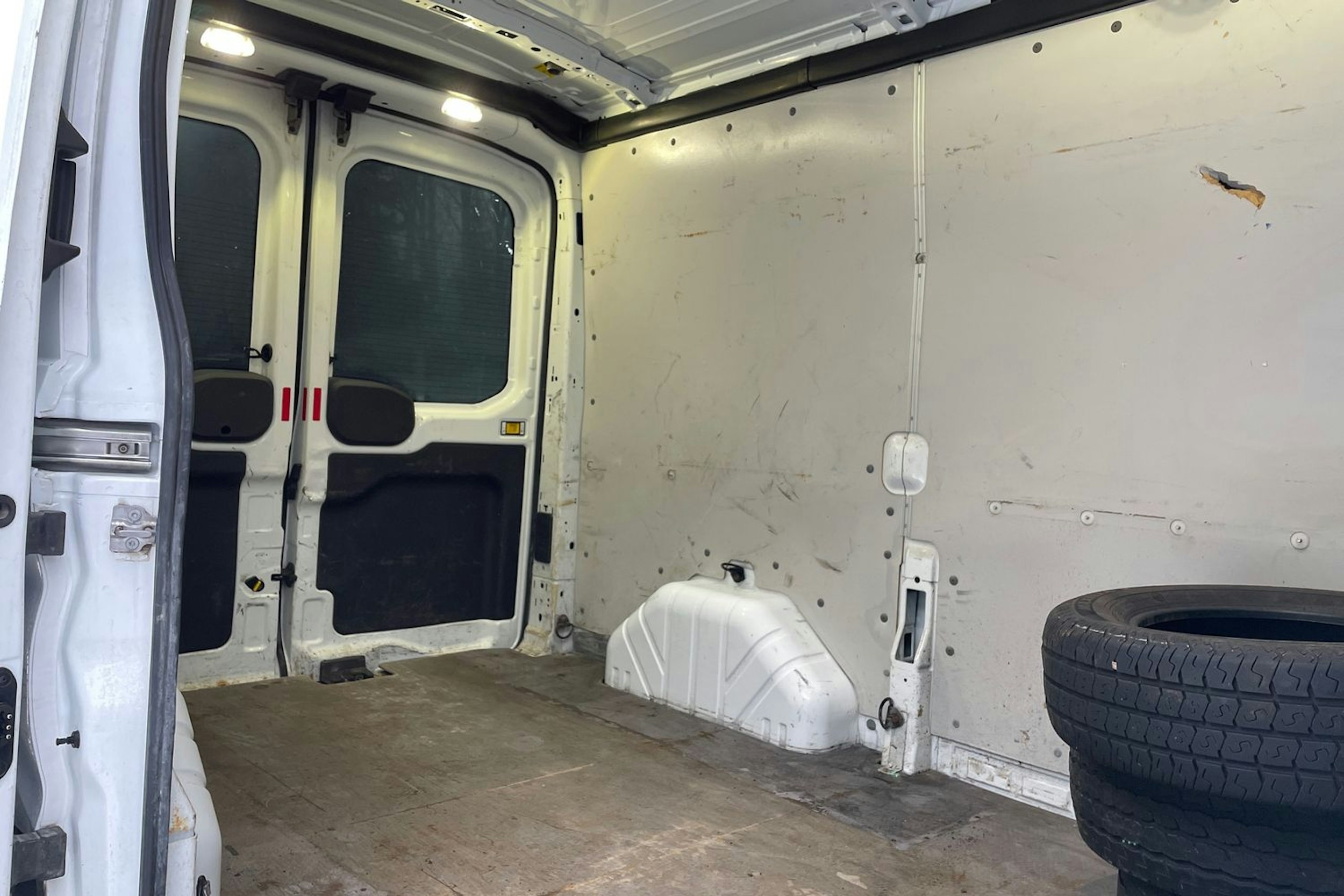 Valkoinen Ford TRANSIT 2018 kuva 16.