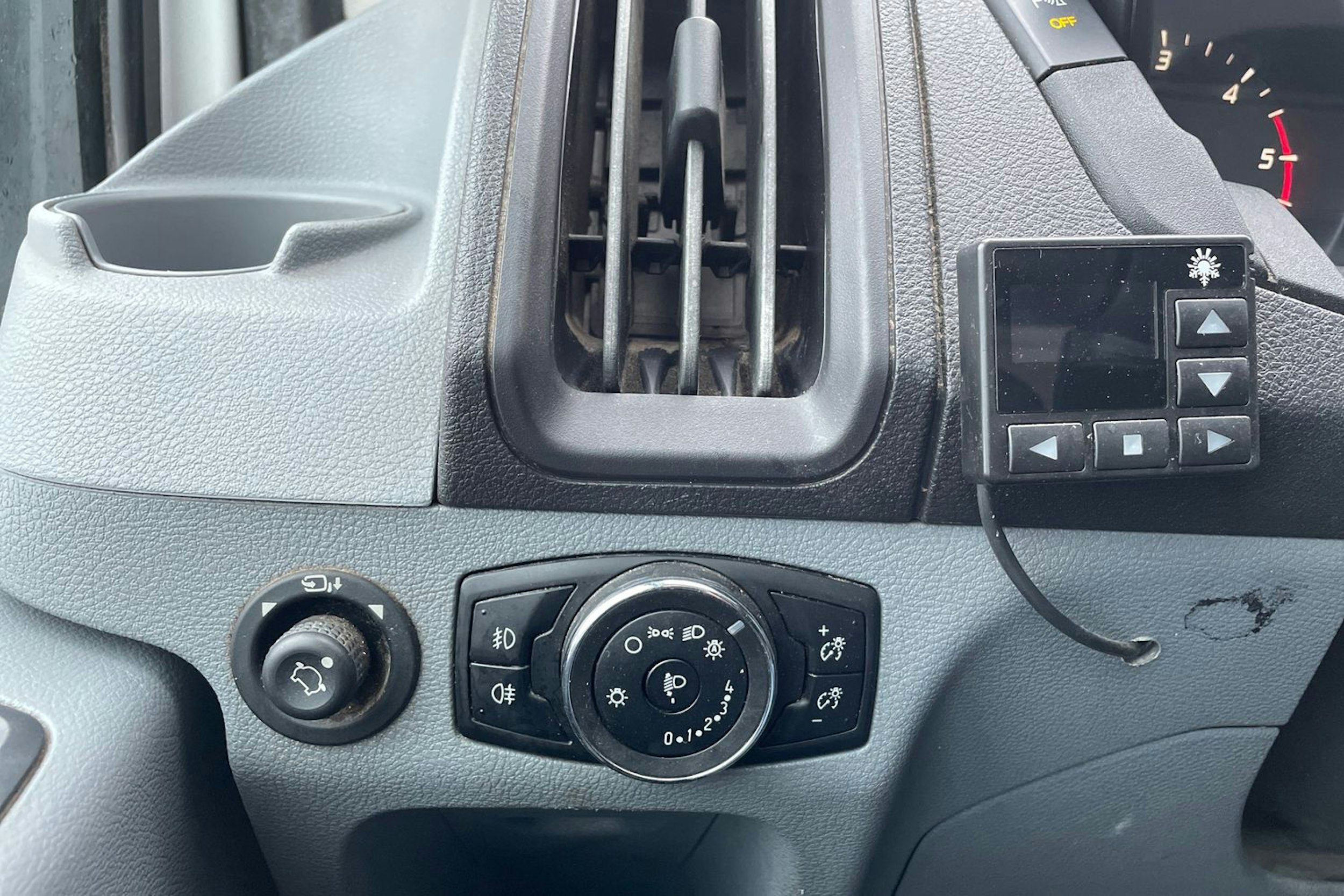 Valkoinen Ford TRANSIT 2018 kuva 20.