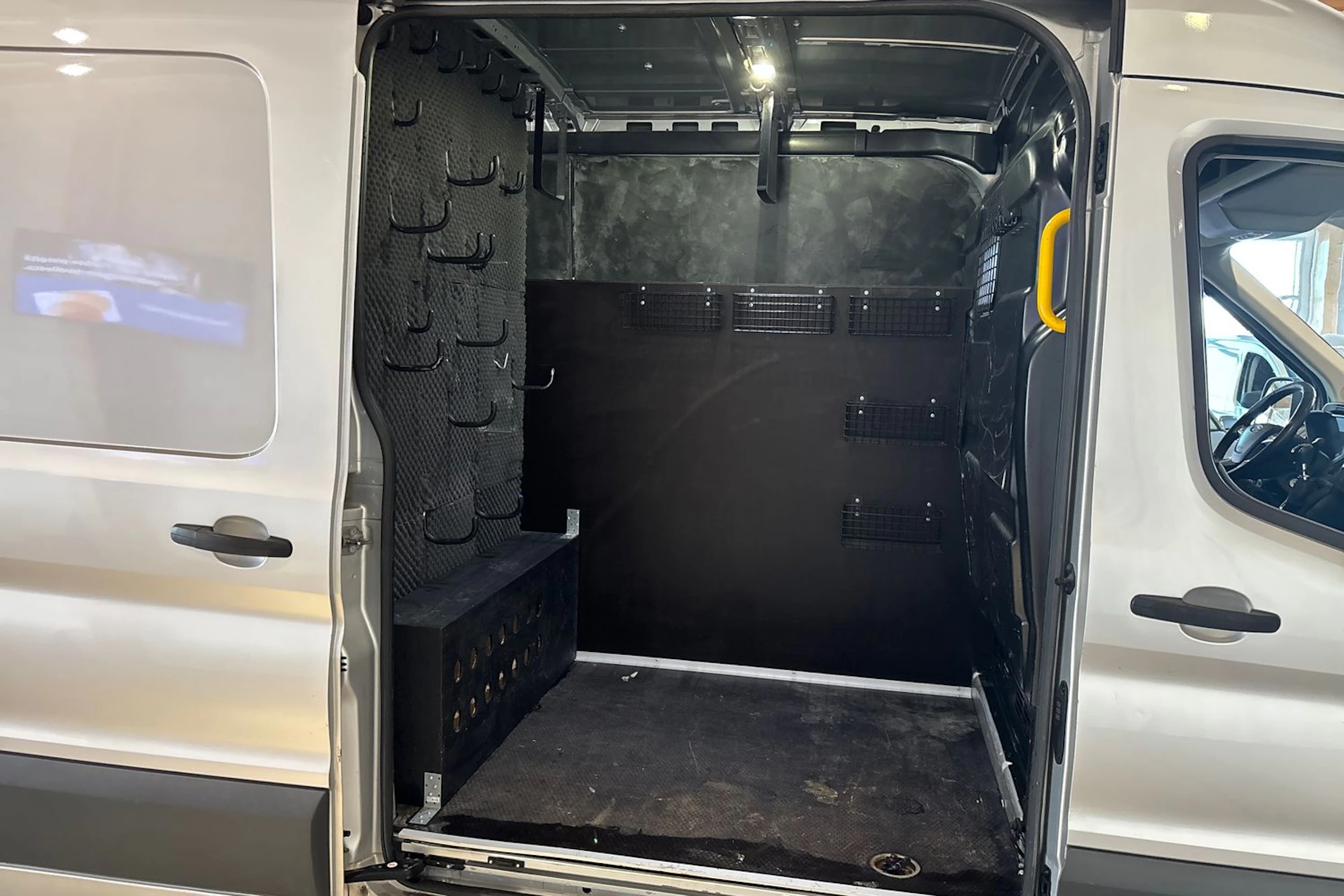 Harmaa Ford TRANSIT 2018 kuva 22.