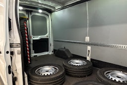 valkoinen Ford Transit 2018 kuva 11.