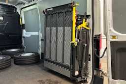 valkoinen Ford Transit 2018 kuva 13.