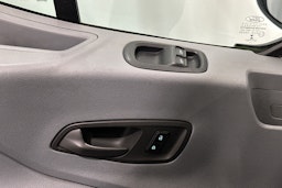 valkoinen Ford Transit 2018 kuva 14.