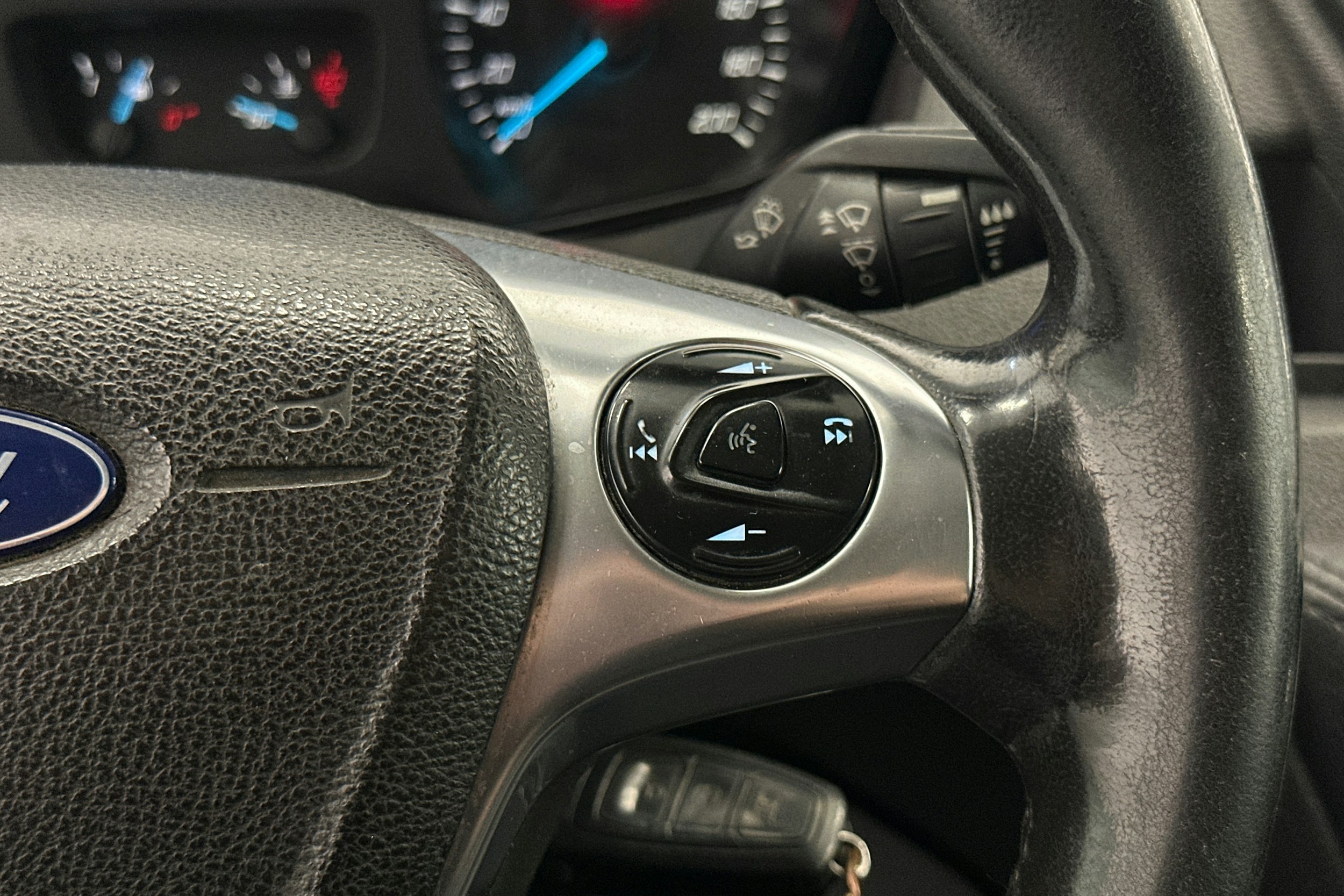 valkoinen Ford Transit 2018 kuva 18.
