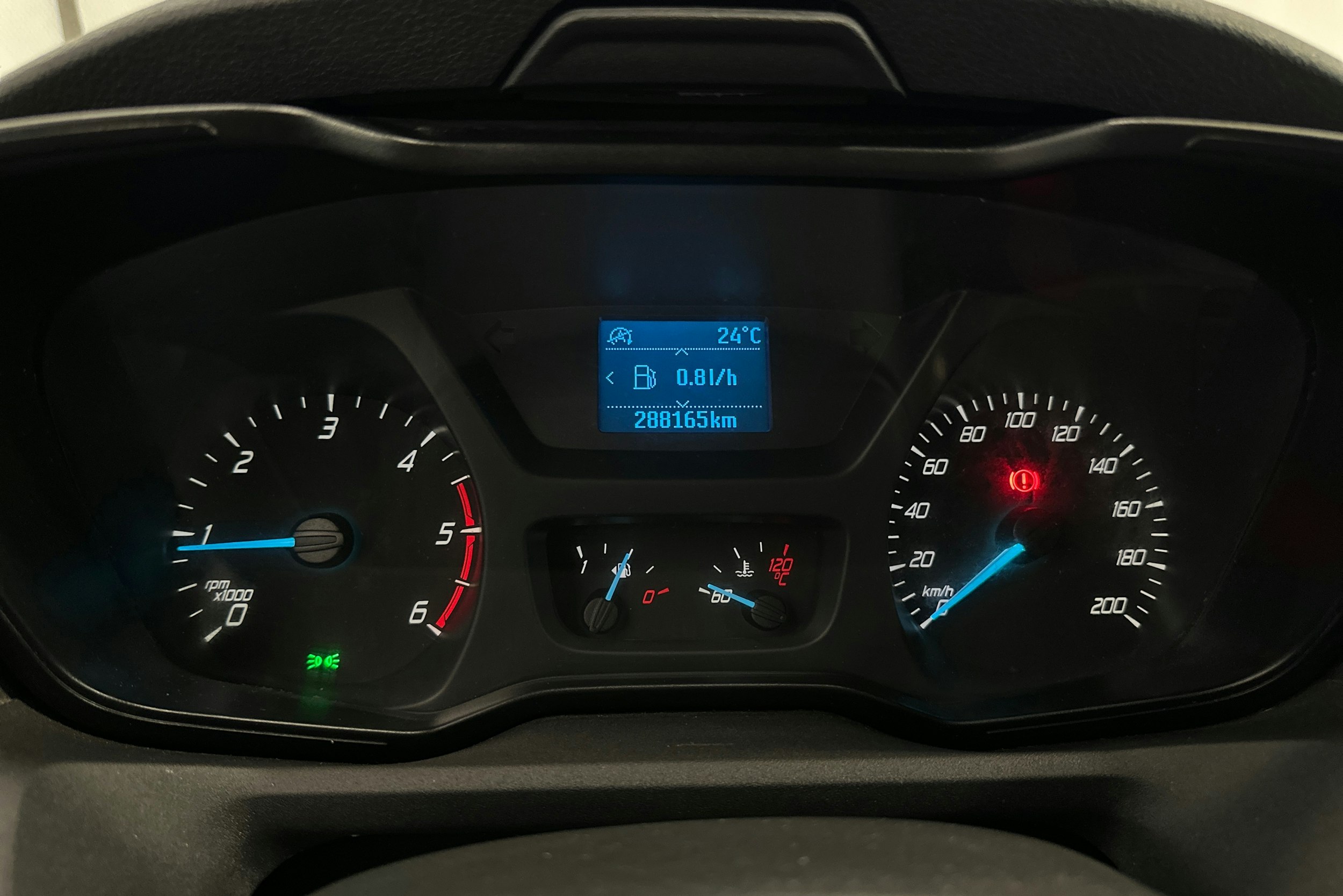 valkoinen Ford Transit 2018 kuva 19.