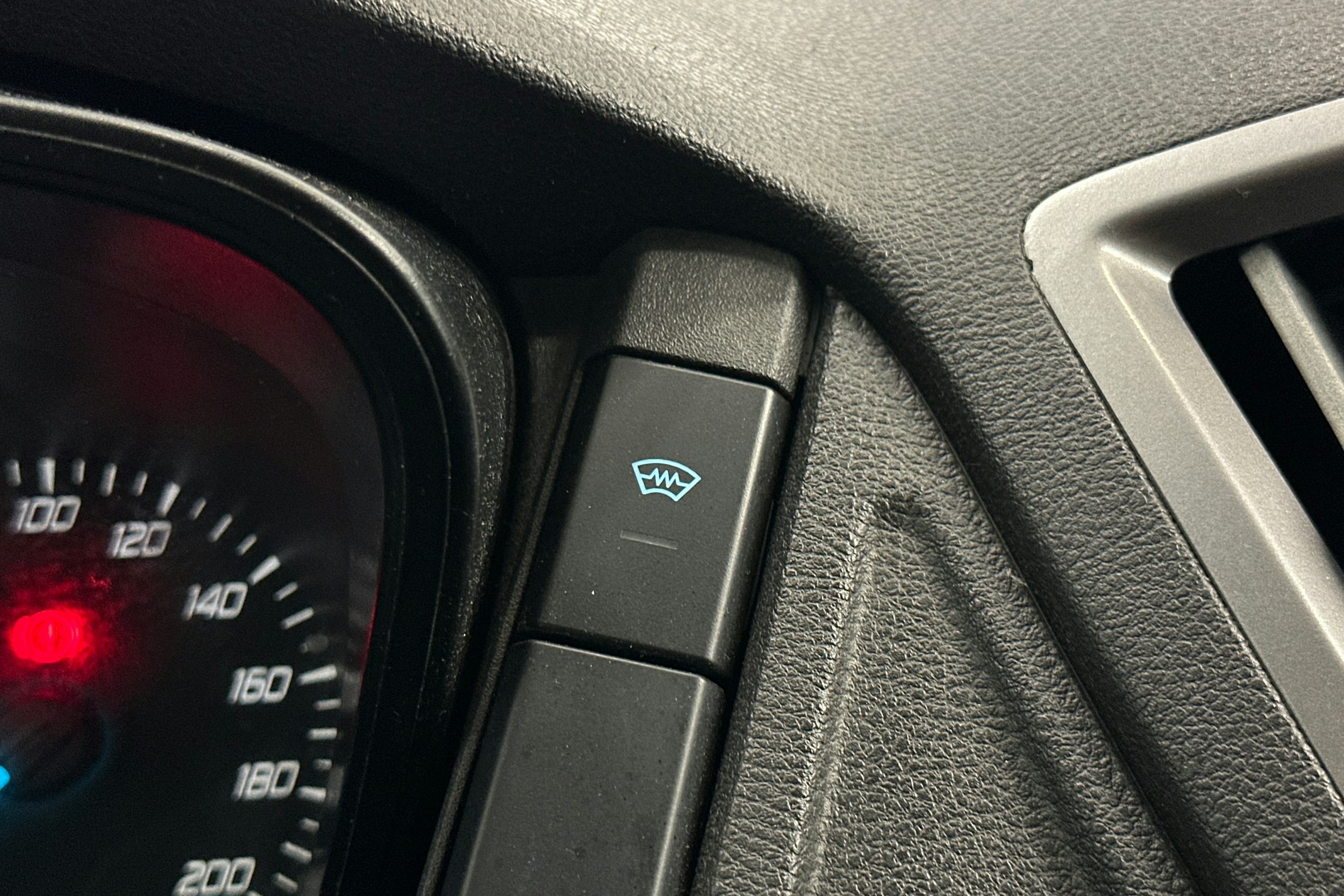 valkoinen Ford Transit 2018 kuva 20.