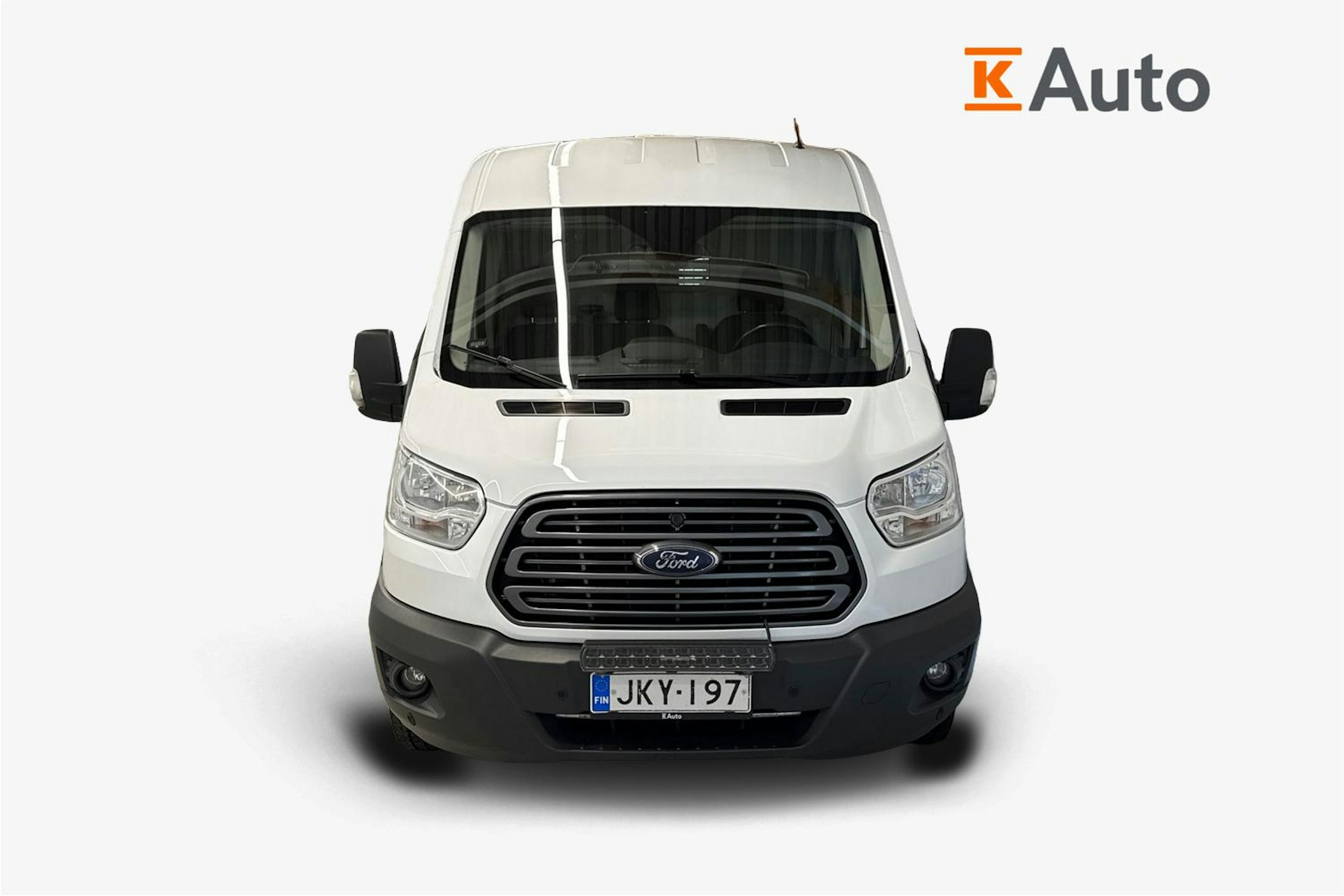 valkoinen Ford Transit 2018 kuva 5.