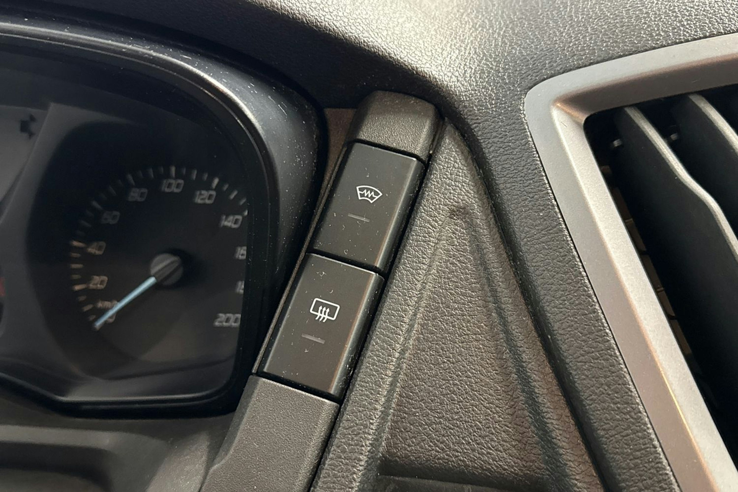valkoinen Ford Transit 2018 kuva 13.