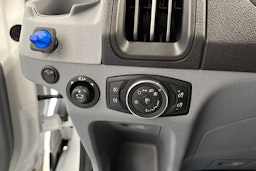 valkoinen Ford Transit 2018 kuva 14.