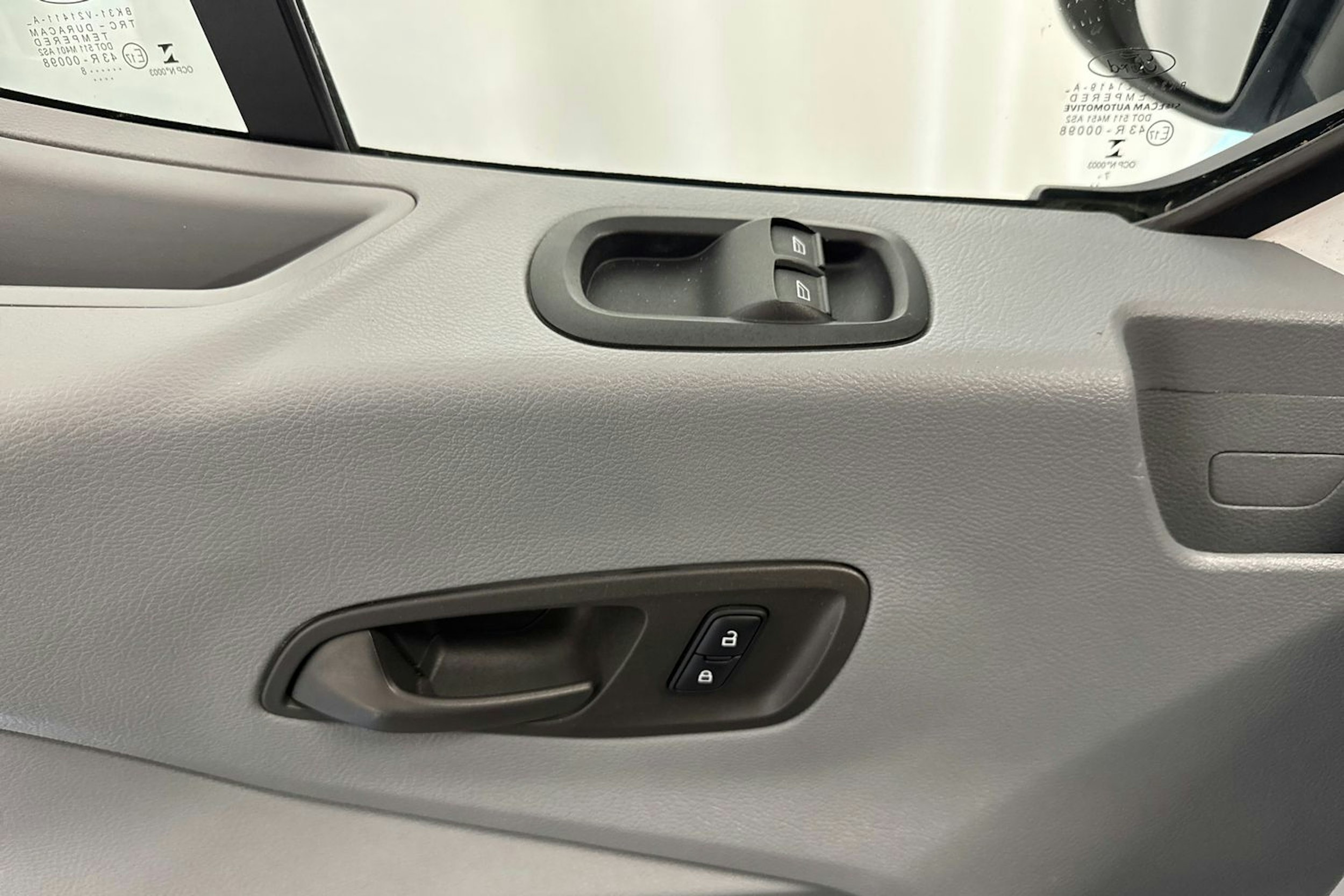 valkoinen Ford Transit 2018 kuva 15.