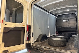 valkoinen Ford Transit 2018 kuva 17.