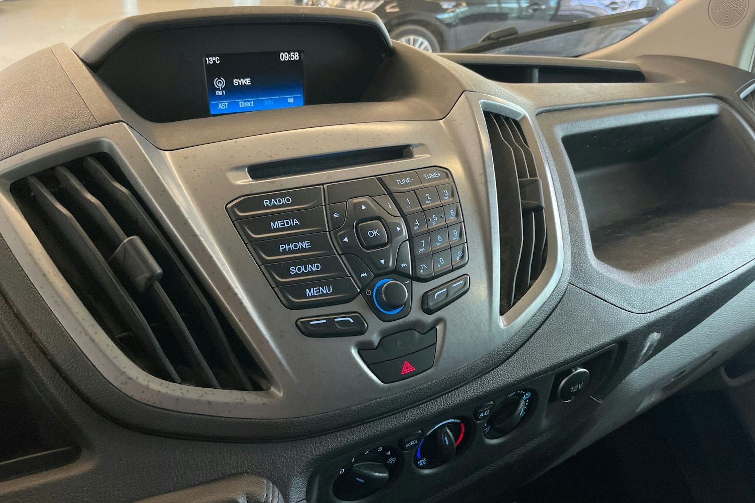 Musta Ford TRANSIT 2018 kuva 19.