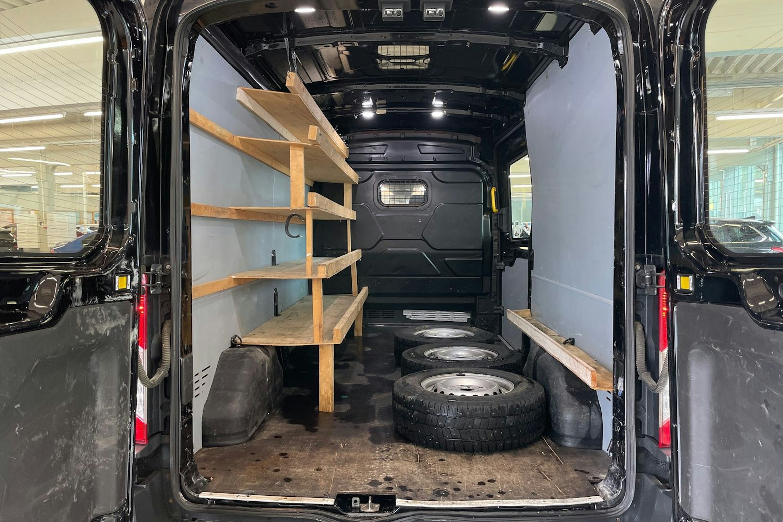 Musta Ford TRANSIT 2018 kuva 23.