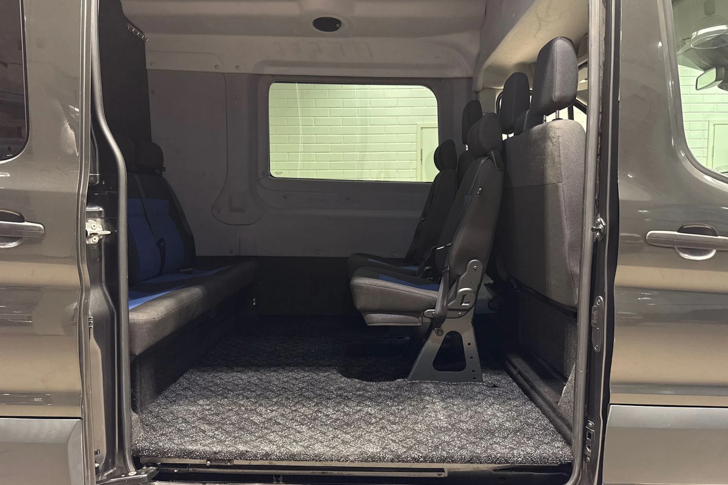 harmaa Ford Transit 2018 kuva 17.