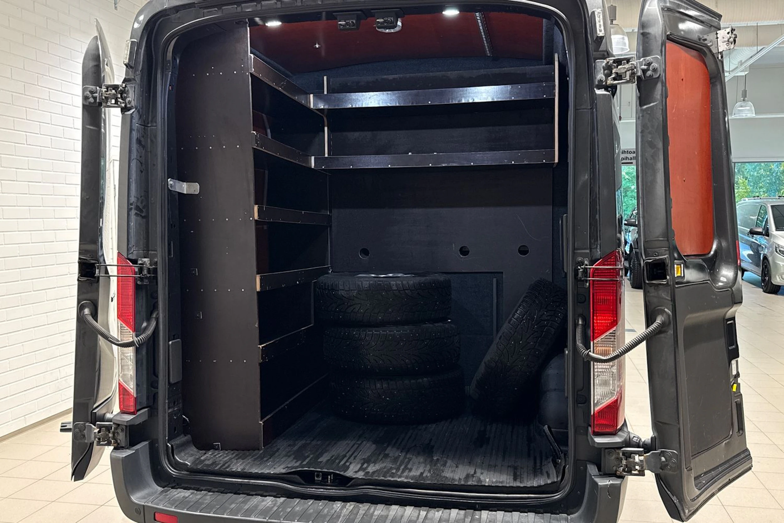 harmaa Ford Transit 2018 kuva 19.