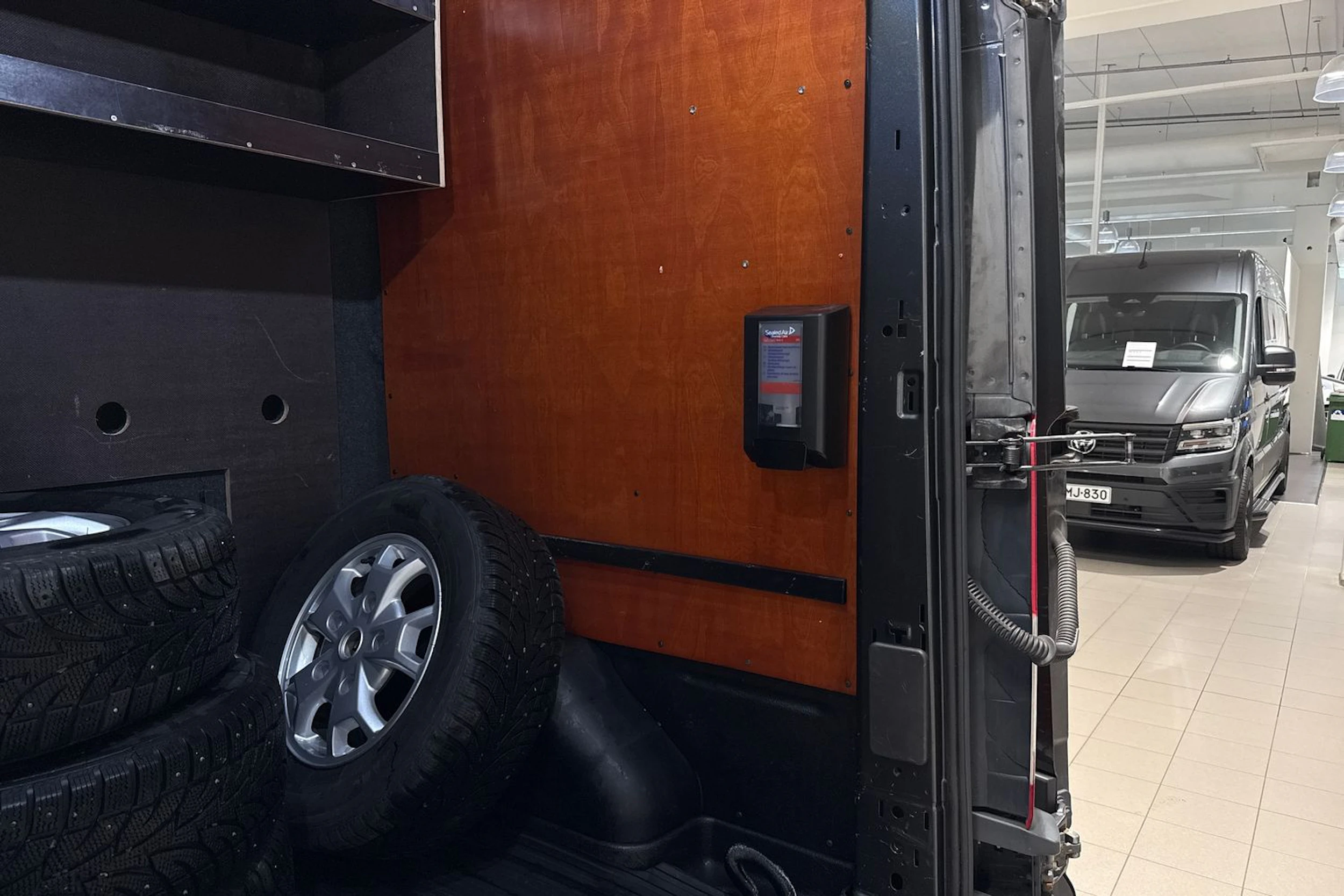 harmaa Ford Transit 2018 kuva 20.