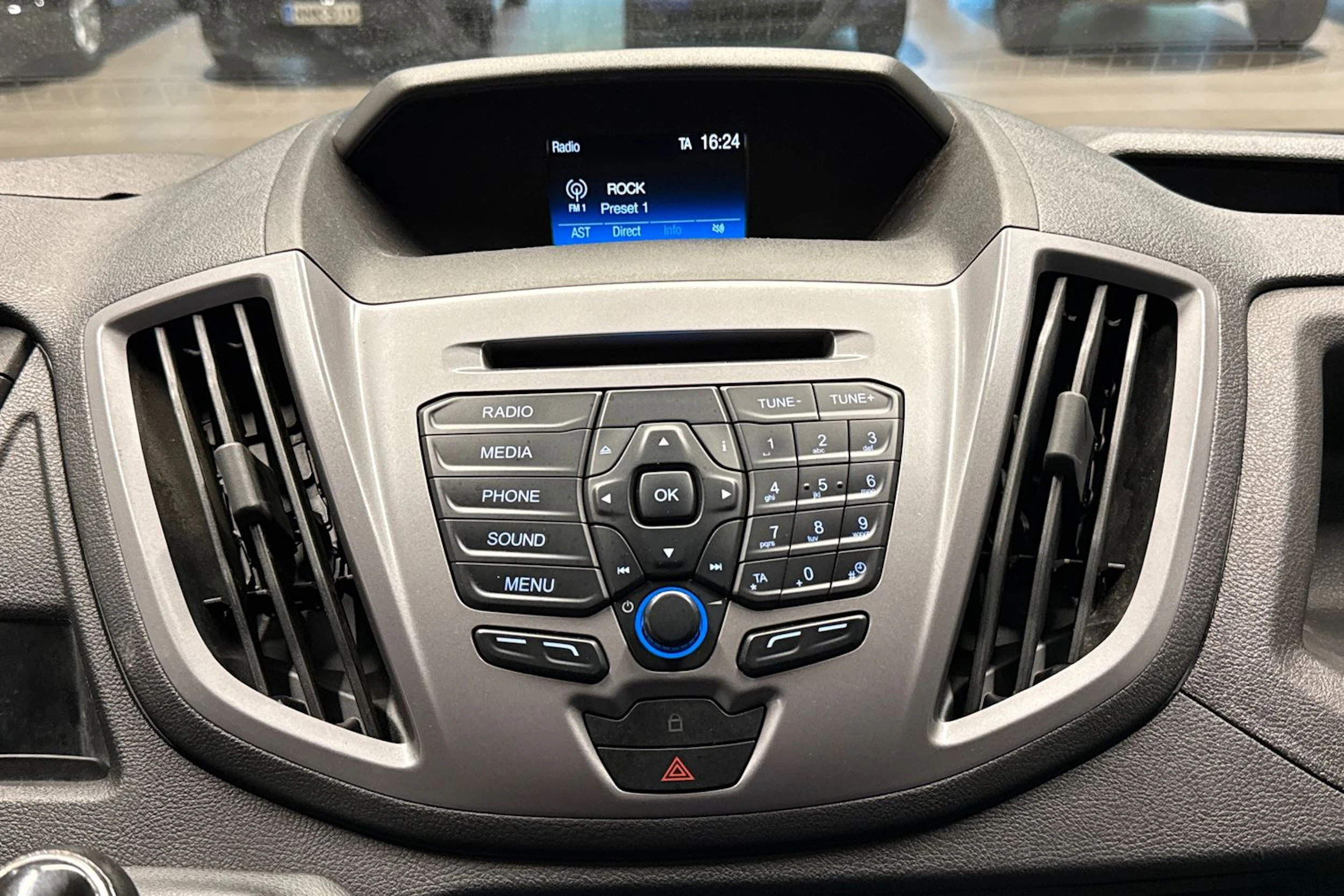 harmaa Ford Transit 2018 kuva 21.