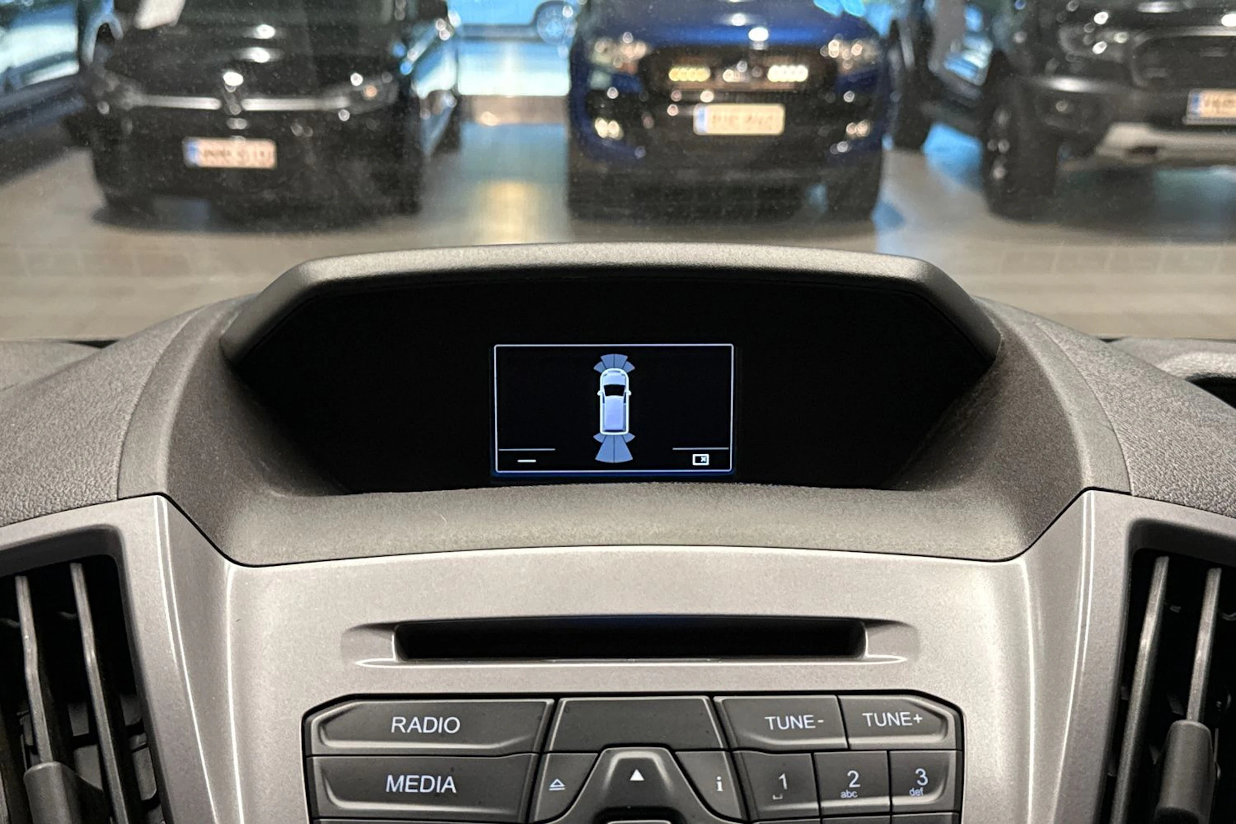 harmaa Ford Transit 2018 kuva 23.