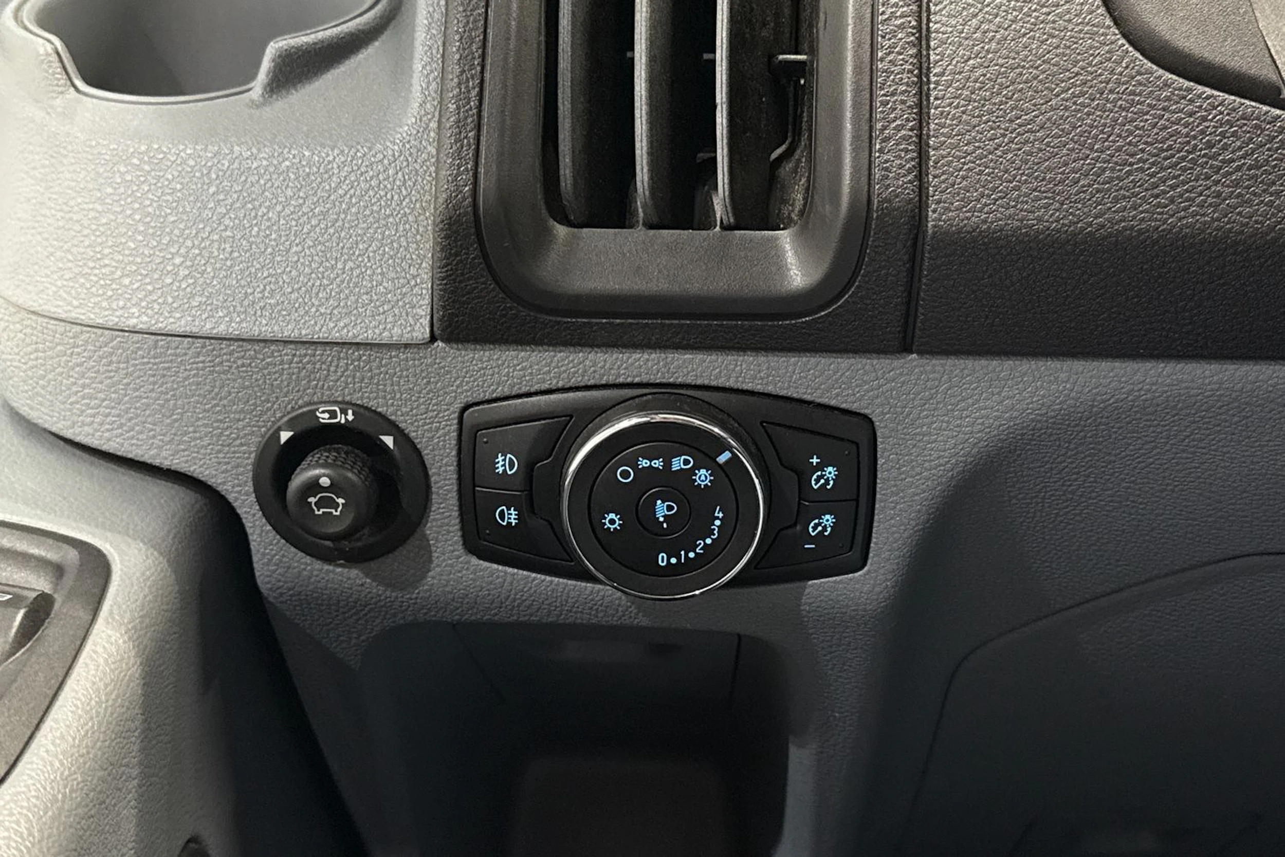 harmaa Ford Transit 2018 kuva 29.