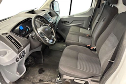 valkoinen Ford Transit 2018 kuva 3.