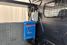 valkoinen Ford Transit 2018 kuva 4.