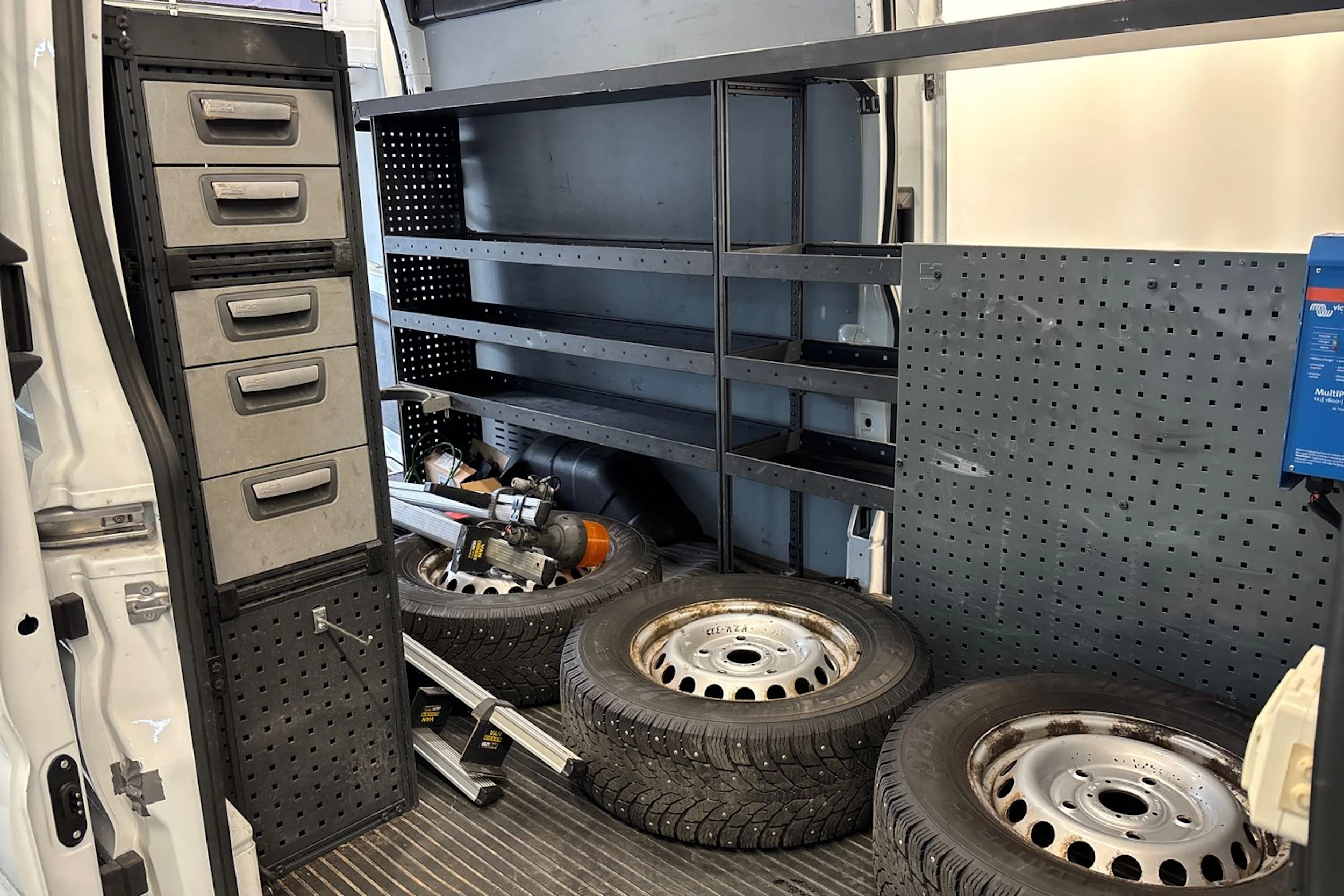 valkoinen Ford Transit 2018 kuva 5.