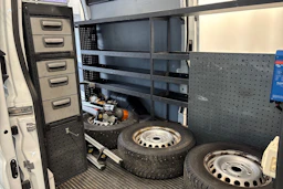 valkoinen Ford Transit 2018 kuva 5.