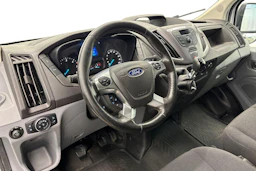 valkoinen Ford Transit 2018 kuva 9.