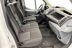 valkoinen Ford Transit 2018 kuva 11.