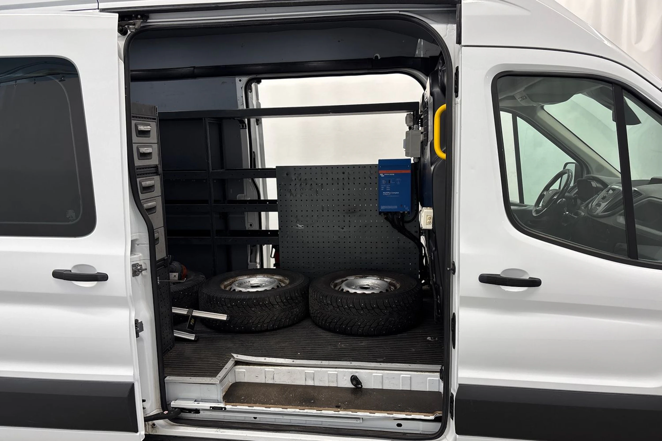valkoinen Ford Transit 2018 kuva 15.