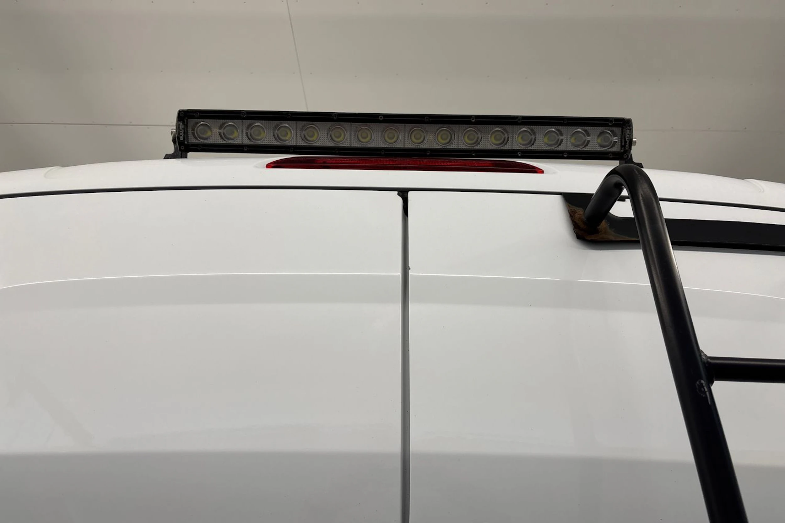 valkoinen Ford Transit 2018 kuva 17.