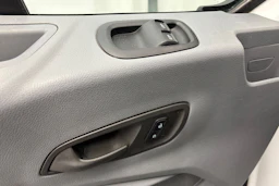 valkoinen Ford Transit 2018 kuva 28.