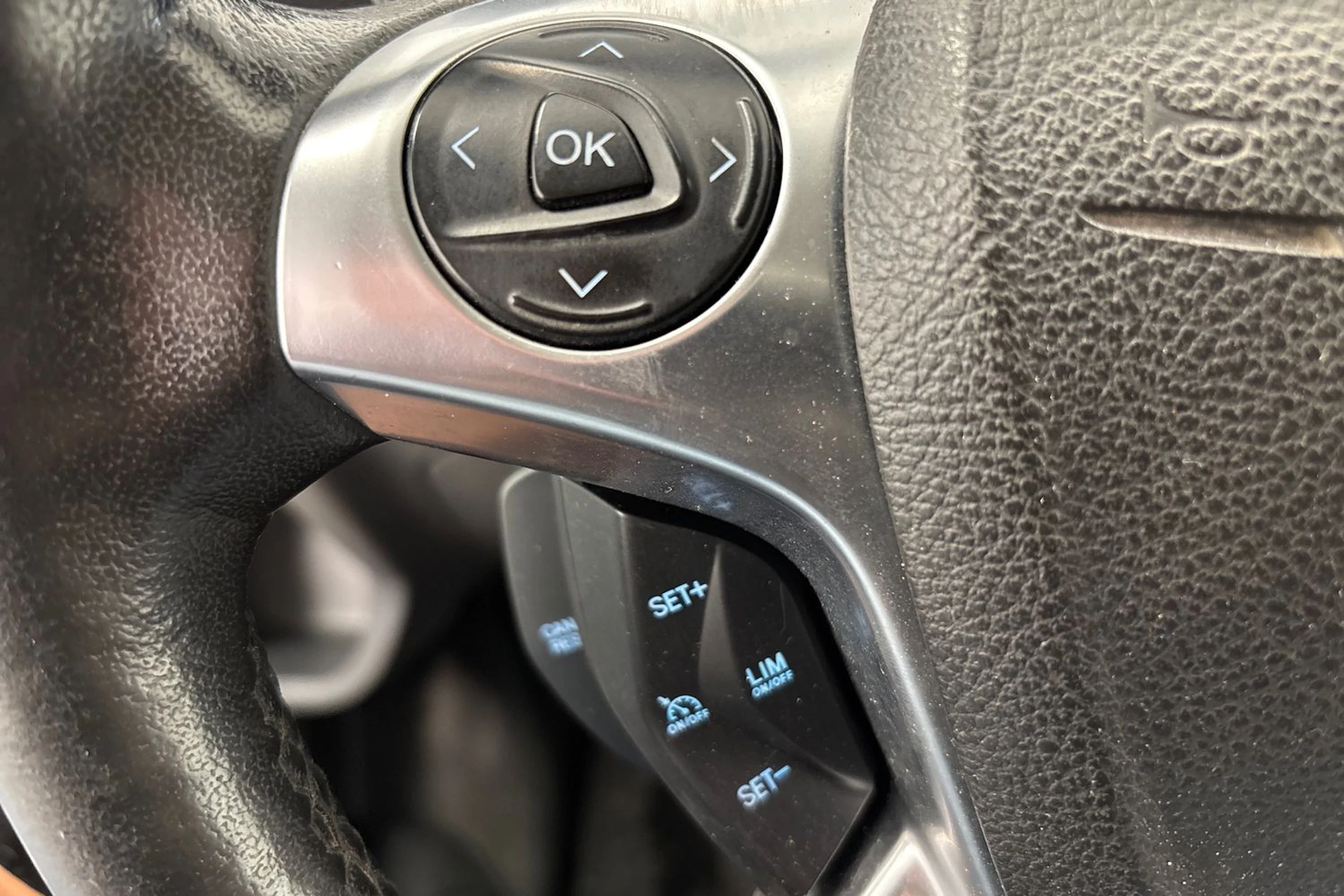 valkoinen Ford Transit 2018 kuva 30.