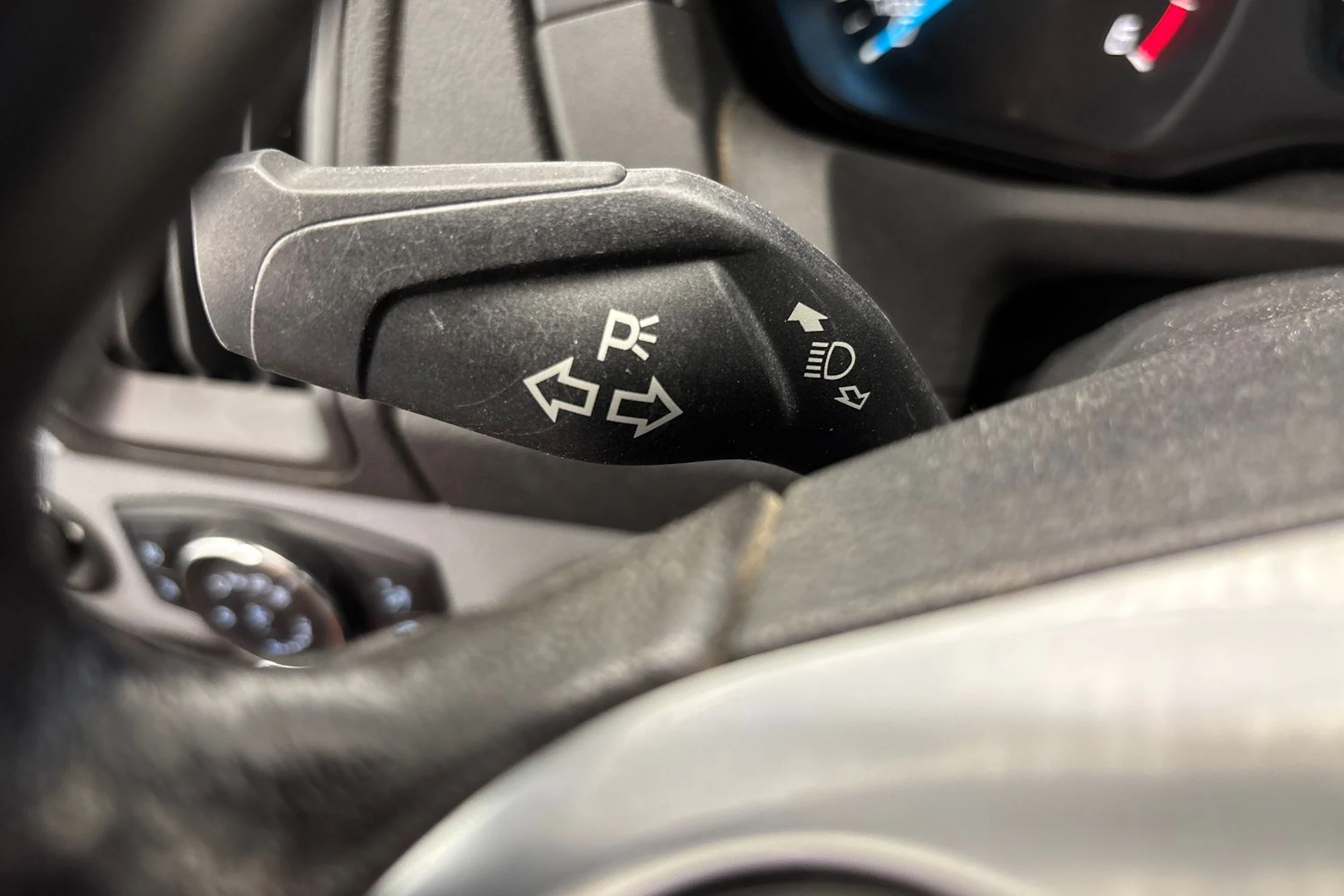 valkoinen Ford Transit 2018 kuva 32.