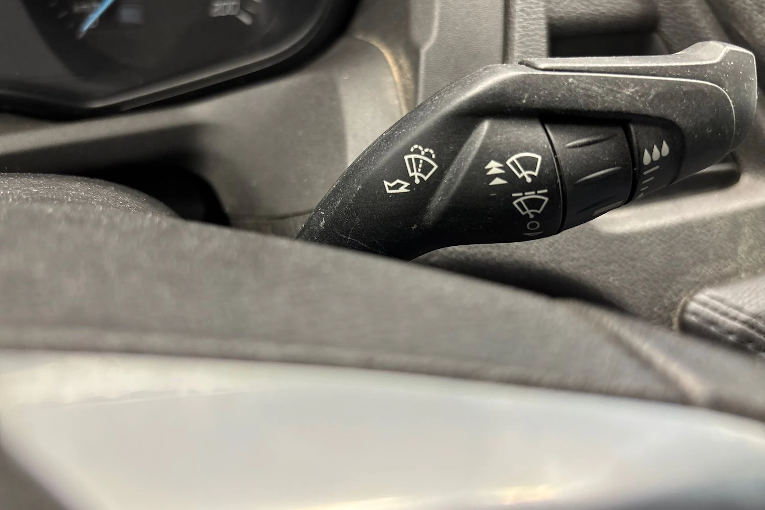 valkoinen Ford Transit 2018 kuva 33.